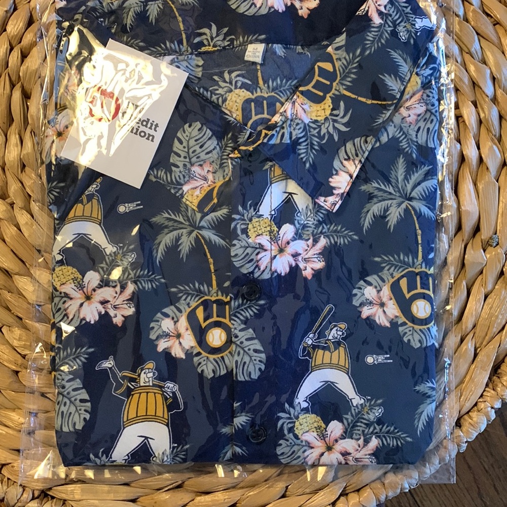 Milwaukee Brewers baseball short sleeve Hawaiian shirt M unisex, NWT